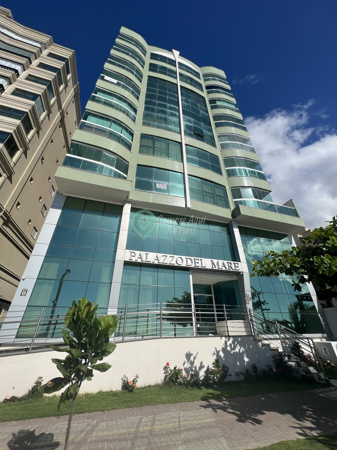 Apartamento 4 suítes FRENTE MAR