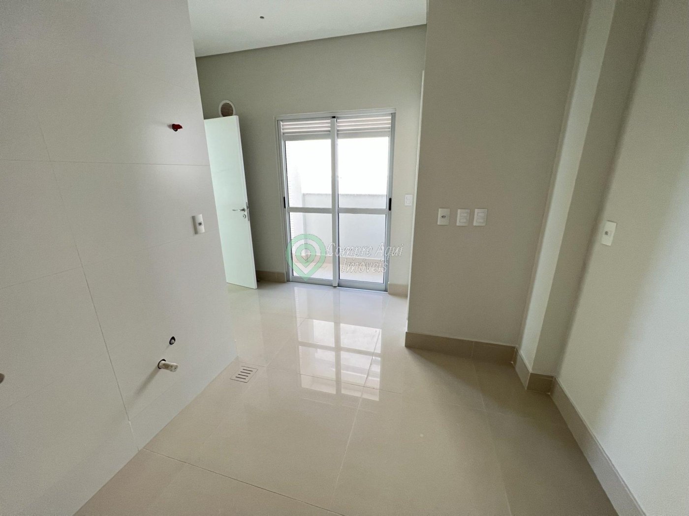 Apartamento 4 suítes FRENTE MAR