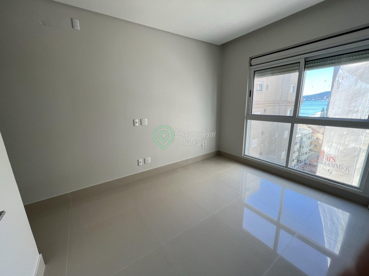 Apartamento 4 suítes FRENTE MAR