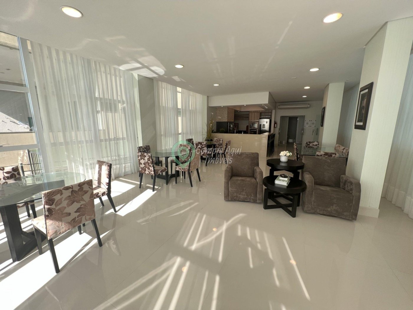 Apartamento 4 suítes FRENTE MAR