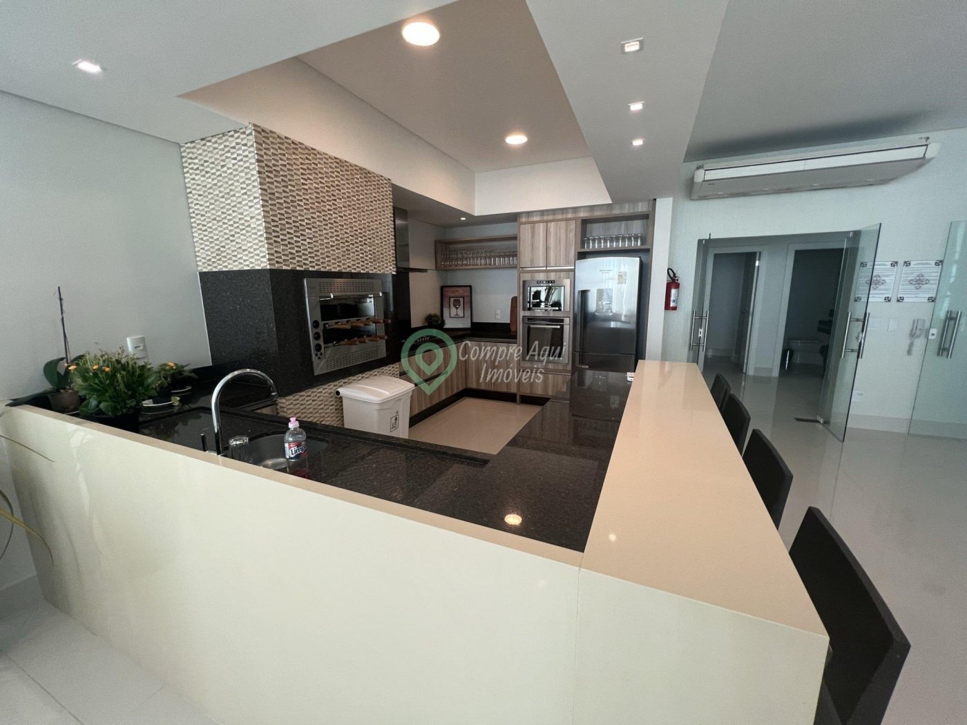 Apartamento 4 suítes FRENTE MAR