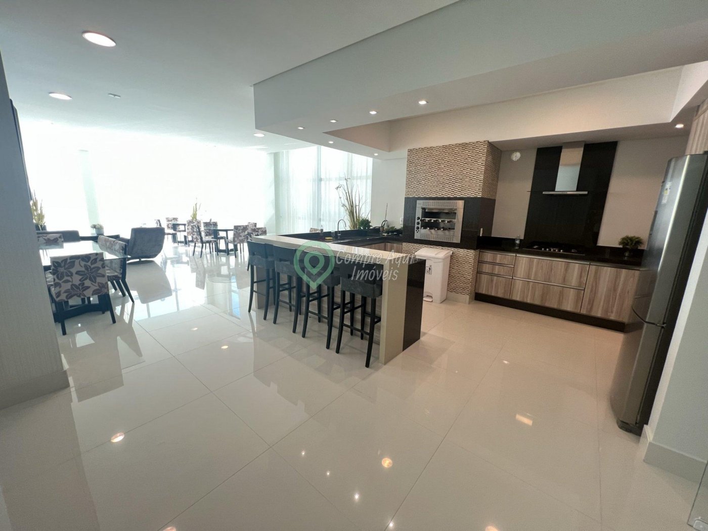 Apartamento 4 suítes FRENTE MAR