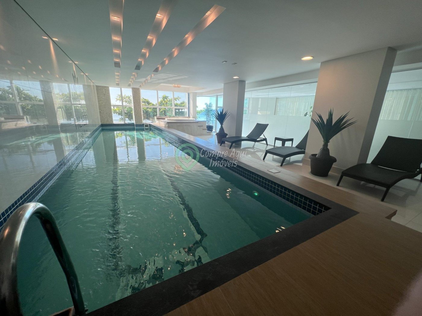 Apartamento 4 suítes FRENTE MAR