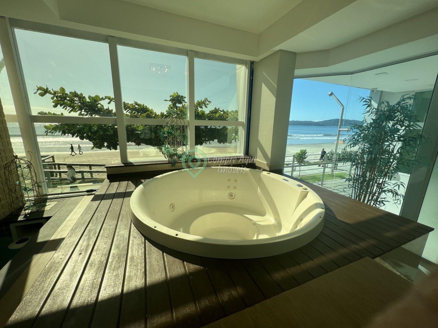 Apartamento 4 suítes FRENTE MAR