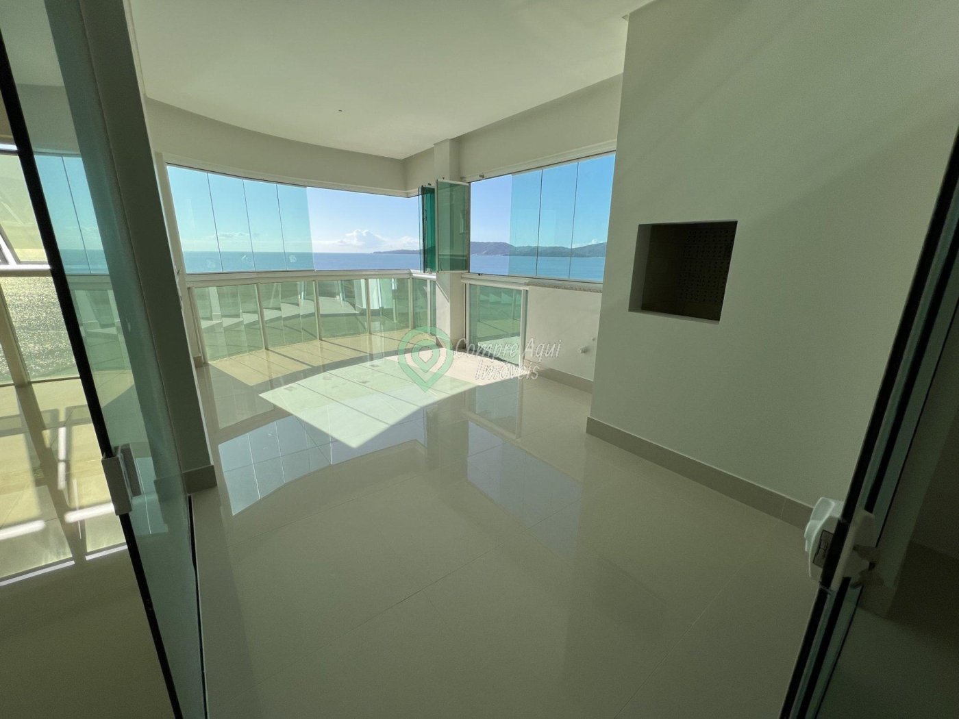 Apartamento 4 suítes FRENTE MAR