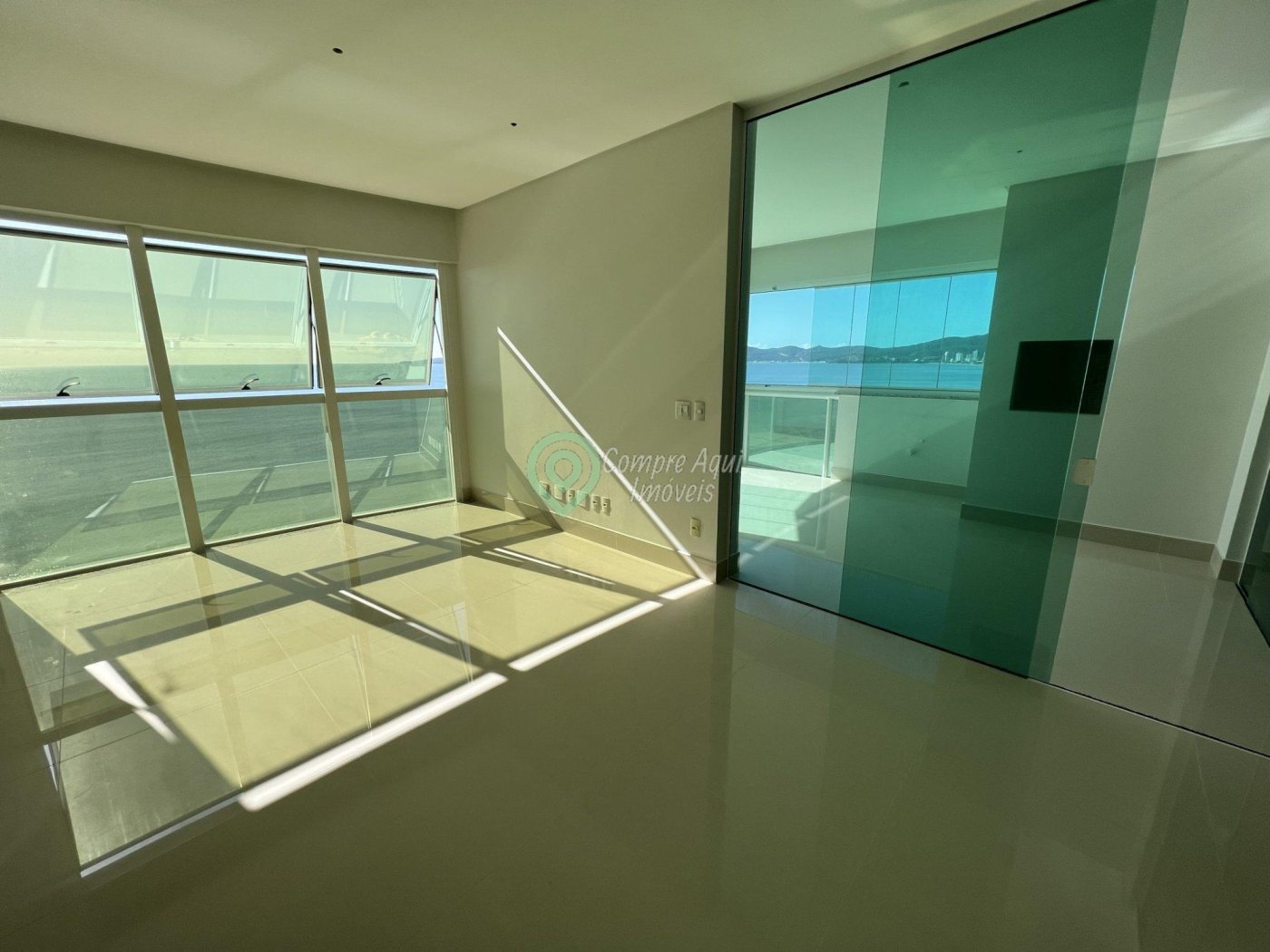 Apartamento 4 suítes FRENTE MAR