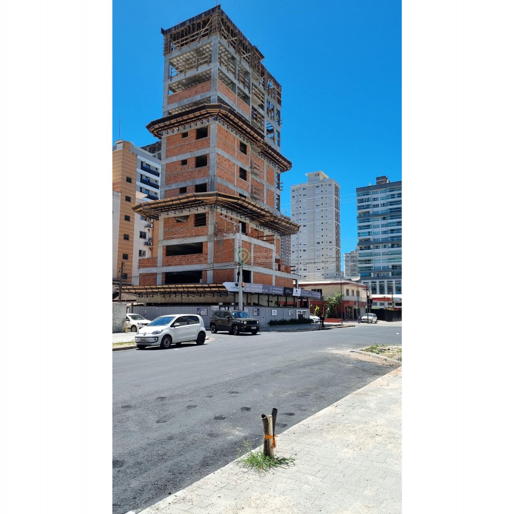 01 APARTAMENTO  POR ANDAR - 3 Dormitórios( S/2 Suítes) - 02 Vagas - Meia Praia - ITAPEMA/SC