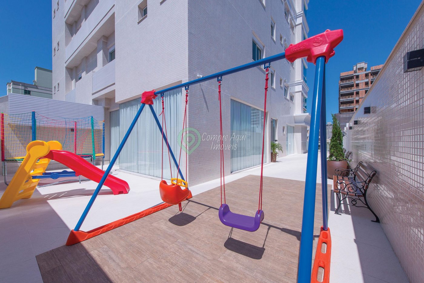 APARTAMENTO 3 SUÍTES 3 VAGAS DE GARAGEM  QUADRA MAR - MOBILIADO - MEIA PRAIA ITAPEMA