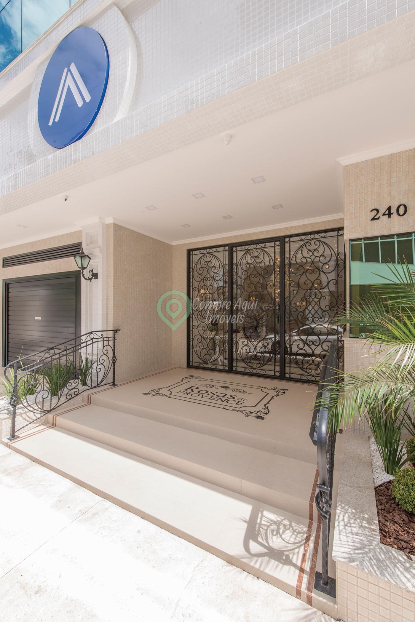 APARTAMENTO 3 SUÍTES 3 VAGAS DE GARAGEM  QUADRA MAR - MOBILIADO - MEIA PRAIA ITAPEMA