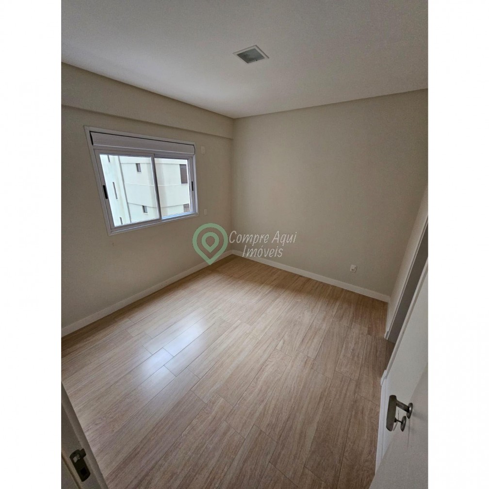 Sofisticado apartamento 3 suítes na Meia Praia em Itapema SC
