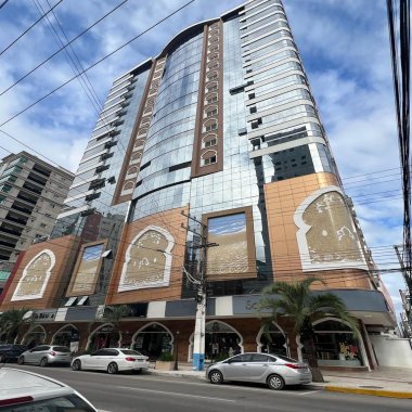 Sofisticado apartamento 3 suítes na Meia Praia em Itapema SC