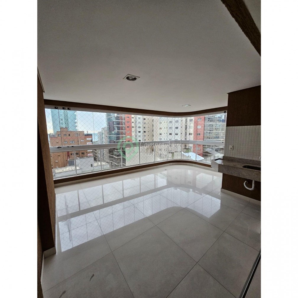 Sofisticado apartamento 3 suítes na Meia Praia em Itapema SC
