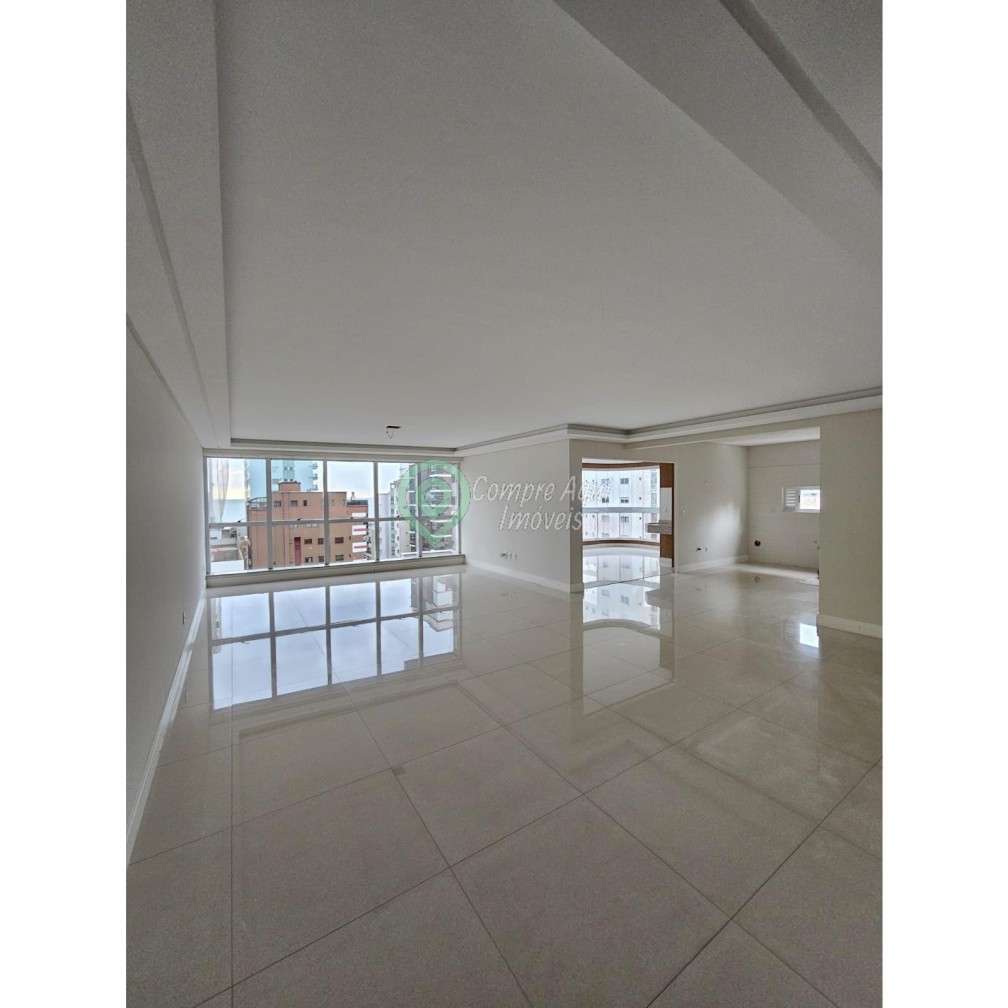 Sofisticado apartamento 3 suítes na Meia Praia em Itapema SC