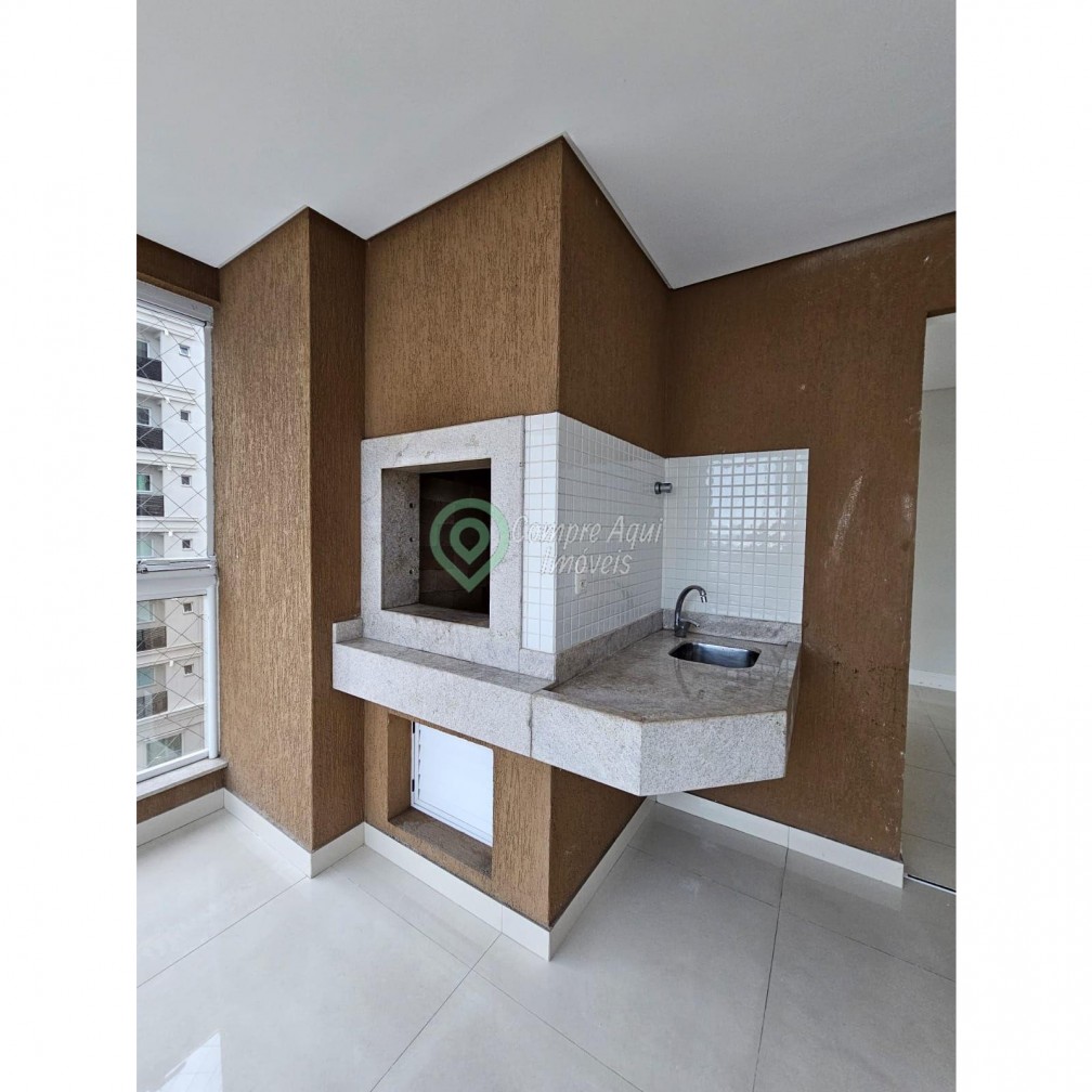 Sofisticado apartamento 3 suítes na Meia Praia em Itapema SC
